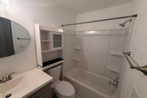 House in Port St. Lucie, Florida 3 bedrooms, 109.25 sq.m. № 2366195 - photo 10