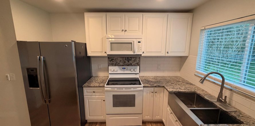 House in Port St. Lucie, Florida 3 bedrooms, 109.25 sq.m. № 2366195