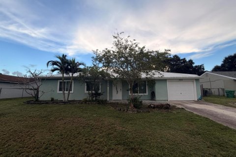 House in Port St. Lucie, Florida 3 bedrooms, 109.25 sq.m. № 2366195 - photo 2