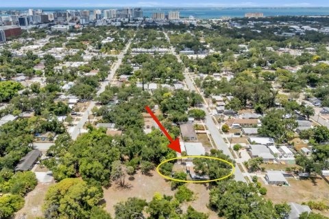 House in Sarasota, Florida 3 bedrooms, 107.02 sq.m. № 2150373 - photo 2