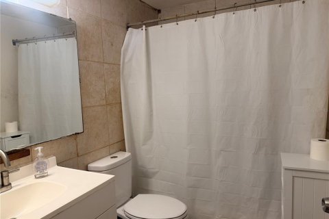 House in Sarasota, Florida 3 bedrooms, 107.02 sq.m. № 2150373 - photo 17
