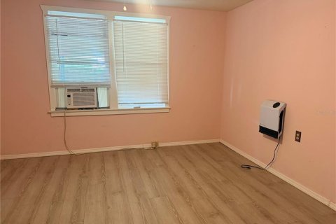 House in Sarasota, Florida 3 bedrooms, 107.02 sq.m. № 2150373 - photo 7