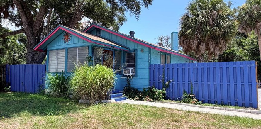 House in Sarasota, Florida 3 bedrooms, 107.02 sq.m. № 2150373