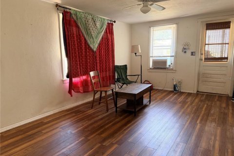 House in Sarasota, Florida 3 bedrooms, 107.02 sq.m. № 2150373 - photo 5