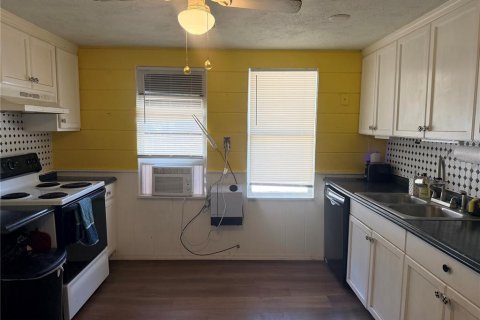House in Sarasota, Florida 3 bedrooms, 107.02 sq.m. № 2150373 - photo 15
