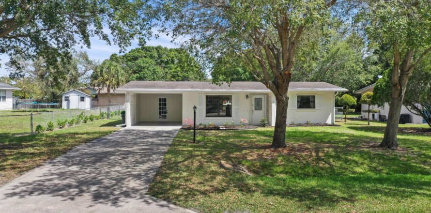 House in Fort Pierce, Florida 2 bedrooms, 96.99 sq.m. № 1018153