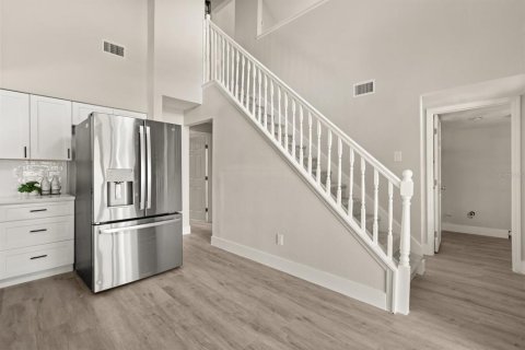 Casa en venta en Deltona, Florida, 4 dormitorios, 191.56 m2 № 2092164 - foto 9