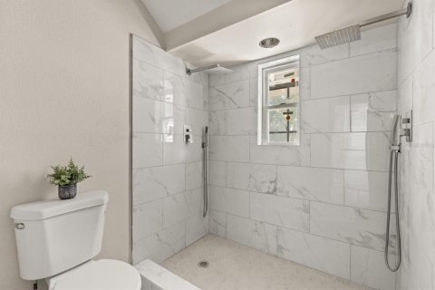 Casa en venta en Deltona, Florida, 4 dormitorios, 191.56 m2 № 2092164 - foto 18