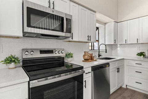 Casa en venta en Deltona, Florida, 4 dormitorios, 191.56 m2 № 2092164 - foto 8