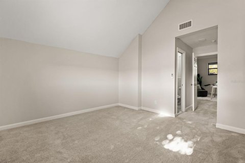Casa en venta en Deltona, Florida, 4 dormitorios, 191.56 m2 № 2092164 - foto 16