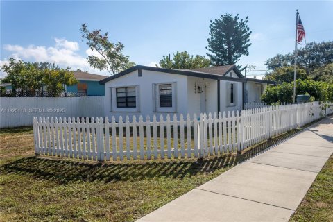 Casa en venta en Hollywood, Florida, 2 dormitorios, 79.71 m2 № 1990223 - foto 3