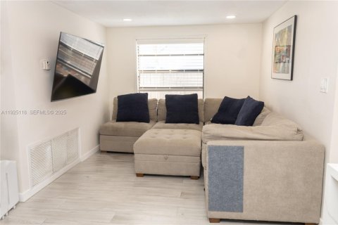 Casa en venta en Hollywood, Florida, 2 dormitorios, 79.71 m2 № 1990223 - foto 7