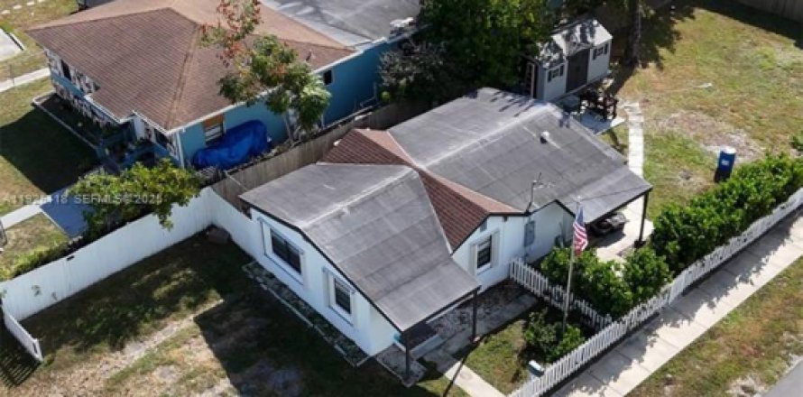 Casa en Hollywood, Florida 2 dormitorios, 79.71 m2 № 1990223