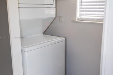 Casa en venta en Hollywood, Florida, 2 dormitorios, 79.71 m2 № 1990223 - foto 13