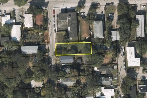 Propiedad comercial en venta en Miami, Florida № 1941614 - foto 12