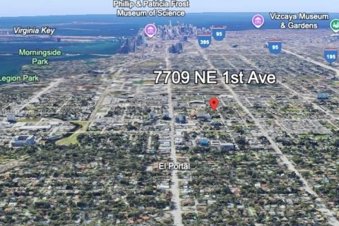 Propiedad comercial en venta en Miami, Florida № 1941614 - foto 10