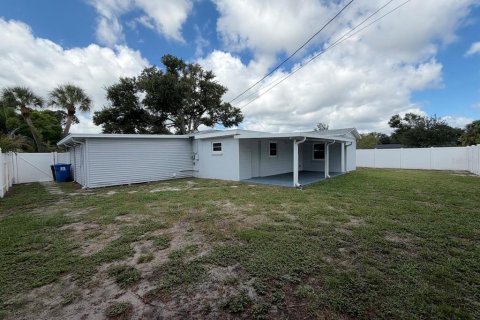 House in Saint Petersburg, Florida 4 bedrooms, 156.08 sq.m. № 2394104 - photo 18