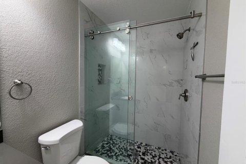 House in Saint Petersburg, Florida 4 bedrooms, 156.08 sq.m. № 2394104 - photo 8