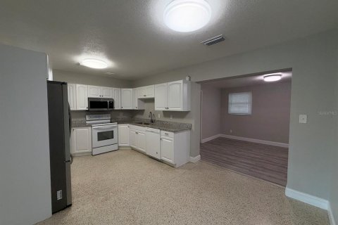 House in Saint Petersburg, Florida 4 bedrooms, 156.08 sq.m. № 2394104 - photo 5