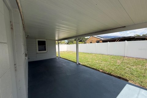 House in Saint Petersburg, Florida 4 bedrooms, 156.08 sq.m. № 2394104 - photo 15