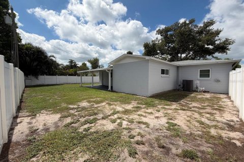 House in Saint Petersburg, Florida 4 bedrooms, 156.08 sq.m. № 2394104 - photo 17