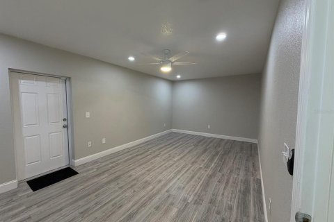 House in Saint Petersburg, Florida 4 bedrooms, 156.08 sq.m. № 2394104 - photo 12