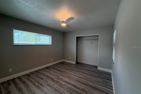 House in Saint Petersburg, Florida 4 bedrooms, 156.08 sq.m. № 2394104 - photo 6