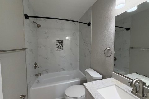 House in Saint Petersburg, Florida 4 bedrooms, 156.08 sq.m. № 2394104 - photo 11