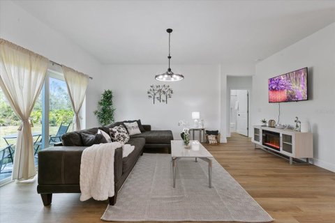 House in Port Charlotte, Florida 4 bedrooms, 151.99 sq.m. № 2214433 - photo 22