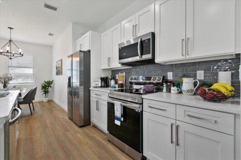House in Port Charlotte, Florida 4 bedrooms, 151.99 sq.m. № 2214433 - photo 24