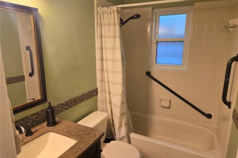 House in Gainesville, Florida 3 bedrooms, 112.88 sq.m. № 2221038 - photo 12