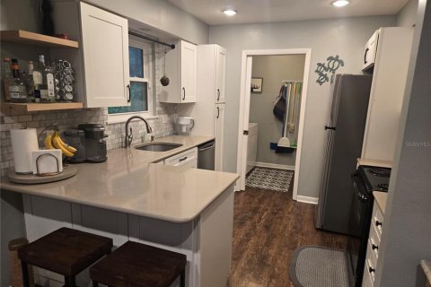 House in Gainesville, Florida 3 bedrooms, 112.88 sq.m. № 2221038 - photo 6