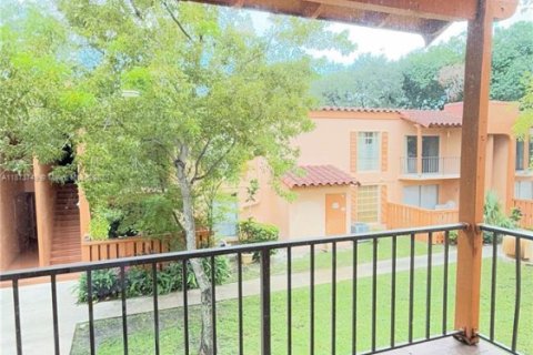 Condo in Miami Lakes, Florida, 2 bedrooms  № 2037487 - photo 16