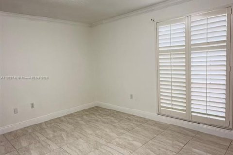 Condo in Miami Lakes, Florida, 2 bedrooms  № 2037487 - photo 26