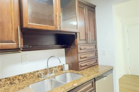 Condo in Miami Lakes, Florida, 2 bedrooms  № 2037487 - photo 22