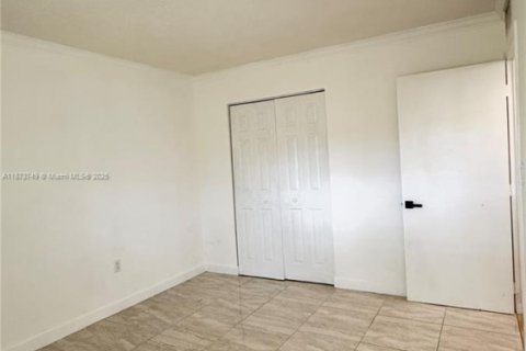 Condo in Miami Lakes, Florida, 2 bedrooms  № 2037487 - photo 24