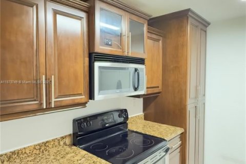 Condo in Miami Lakes, Florida, 2 bedrooms  № 2037487 - photo 20