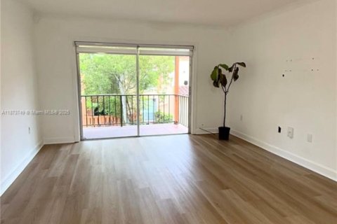 Condo in Miami Lakes, Florida, 2 bedrooms  № 2037487 - photo 3