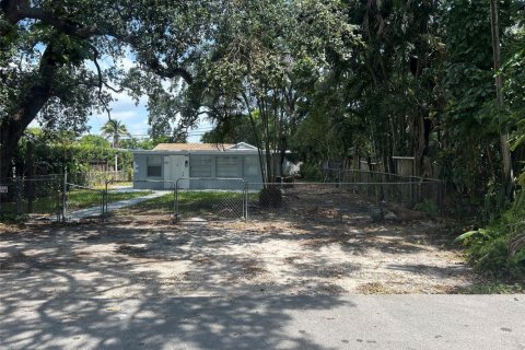 Casa en venta en Miami, Florida, 2 dormitorios, 75.99 m2 № 1173232 - foto 1