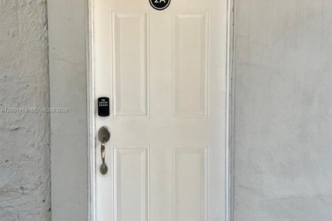 House in Miami, Florida 2 bedrooms, 69.68 sq.m. № 2067801 - photo 15