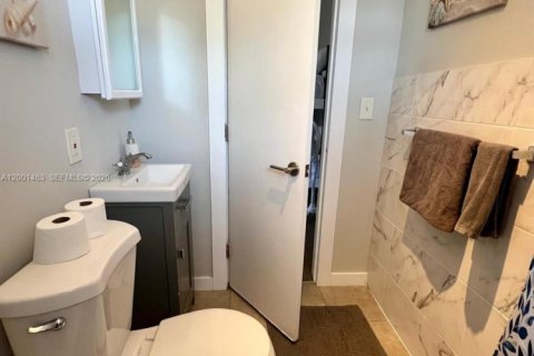 House in Miami, Florida 2 bedrooms, 69.68 sq.m. № 2067801 - photo 13