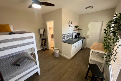 House in Miami, Florida 2 bedrooms, 69.68 sq.m. № 2067801 - photo 10