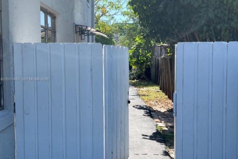 House in Miami, Florida 2 bedrooms, 69.68 sq.m. № 2067801 - photo 14