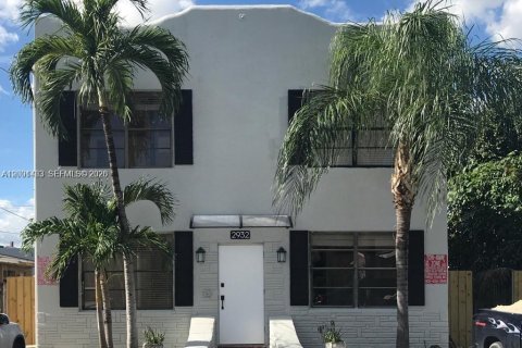 House in Miami, Florida 2 bedrooms, 69.68 sq.m. № 2067801
