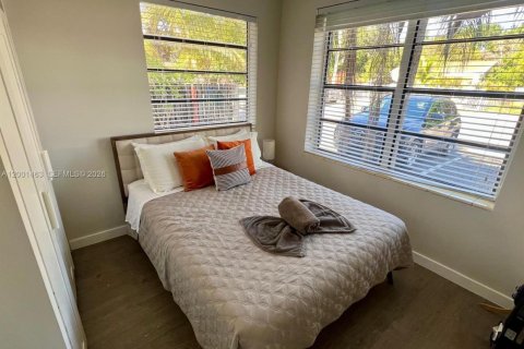 House in Miami, Florida 2 bedrooms, 69.68 sq.m. № 2067801 - photo 5