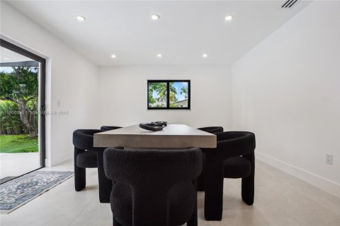 House in Miami, Florida 4 bedrooms, 181.62 sq.m. № 1956854 - photo 28