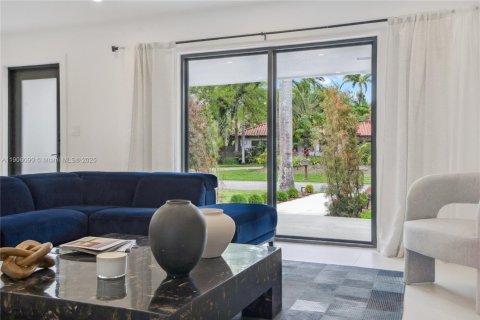 House in Miami, Florida 4 bedrooms, 181.62 sq.m. № 1956854 - photo 22