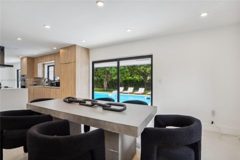 House in Miami, Florida 4 bedrooms, 181.62 sq.m. № 1956854 - photo 26