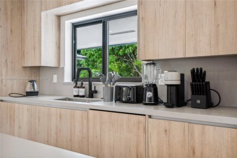 House in Miami, Florida 4 bedrooms, 181.62 sq.m. № 1956854 - photo 29