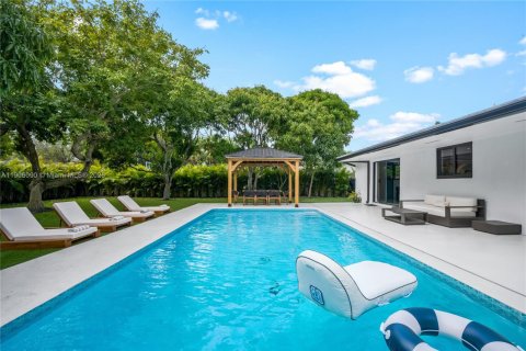 House in Miami, Florida 4 bedrooms, 181.62 sq.m. № 1956854 - photo 2